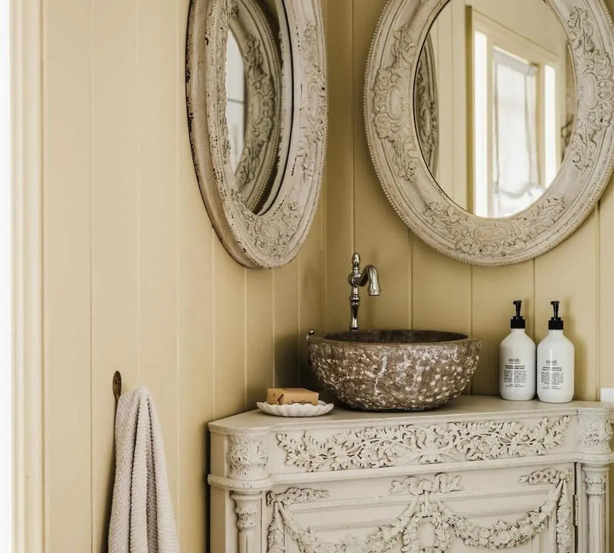 Eastnor House - Relax In Luxury Villa Montville Australia